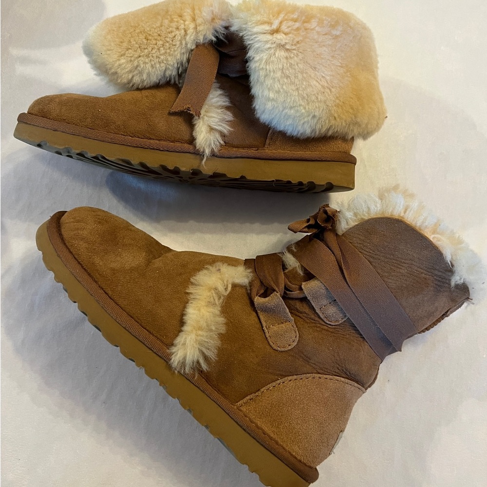8 UGG Classic Ribbon Lace Up Front Sheepskin Boots Womens Tan Brown Shoes Boots